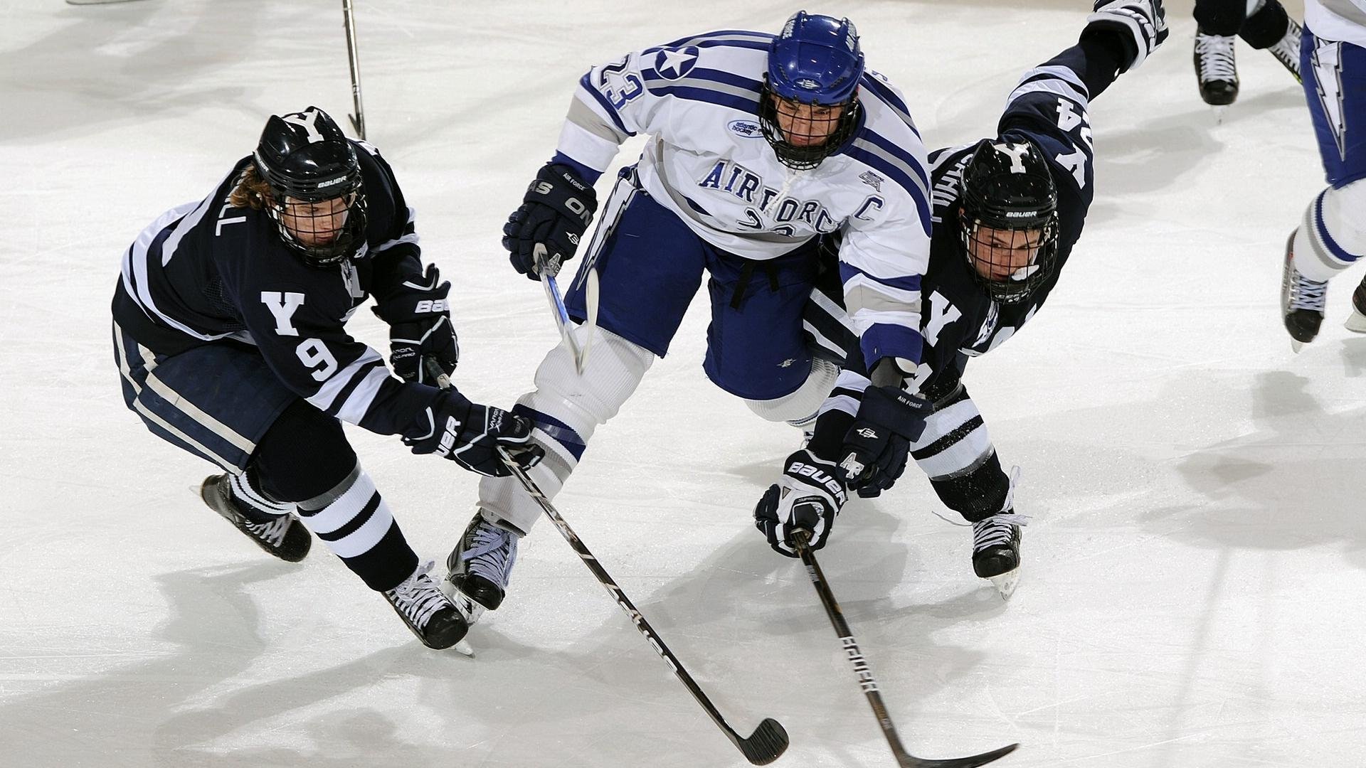 VAR的争议:科技与足球的平衡点在哪里?,足球vr技术