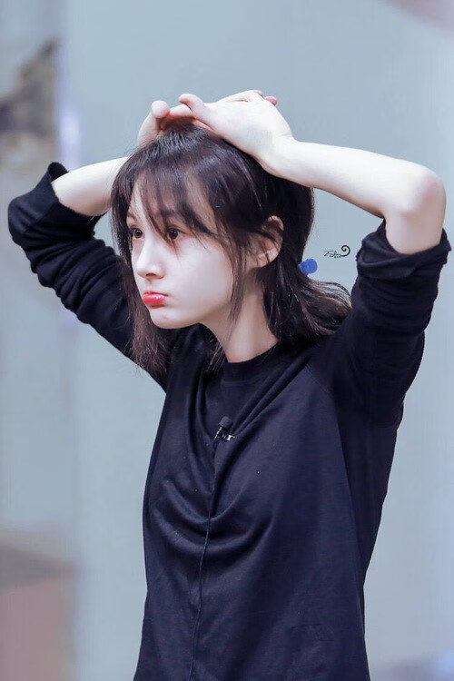 开云体育在线-独行侠球员合力装饰训练馆营造专属氛围